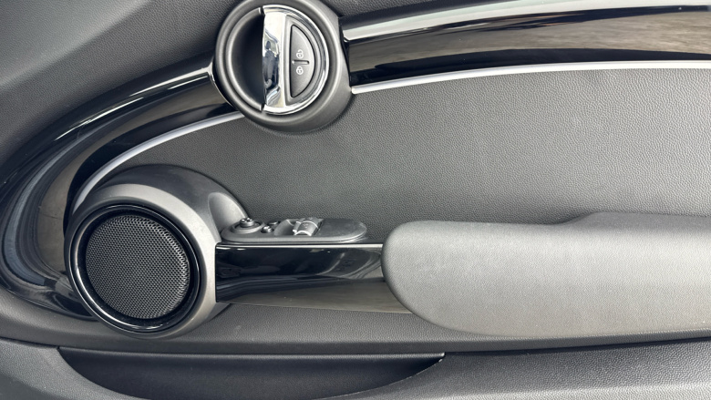 MINI Hatchback 1.5 Cooper Classic 3dr Auto Petrol Hatchback